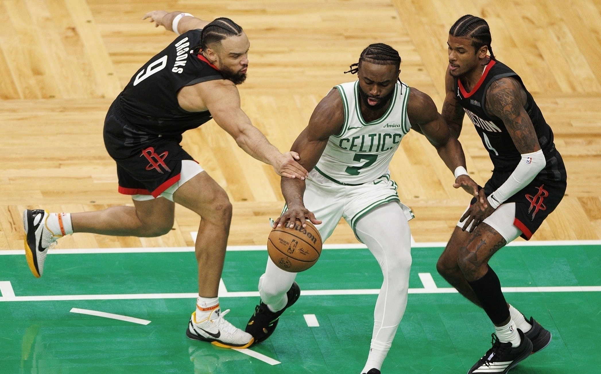 关于凯尔特人队惨败后更衣室爆发冲突，主帅回应，主要朋友状态目前文件.的信息