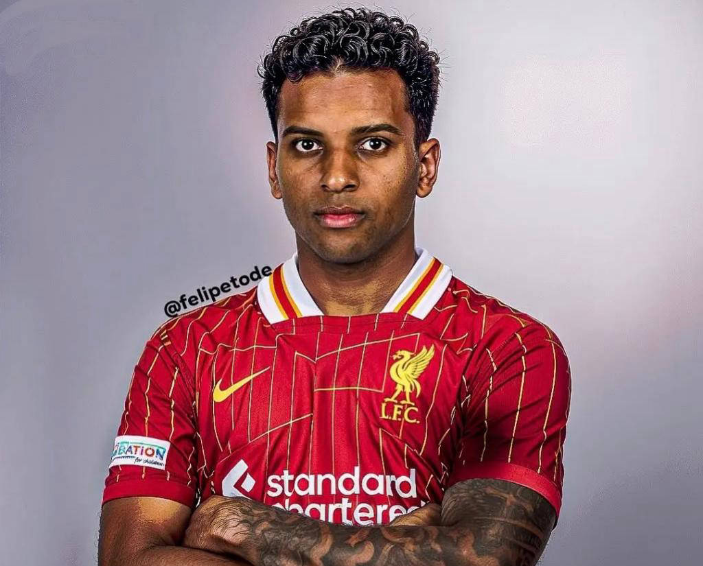 包含利物浦核心球员被曝转会传闻，引球迷热议，开发专业.的词条