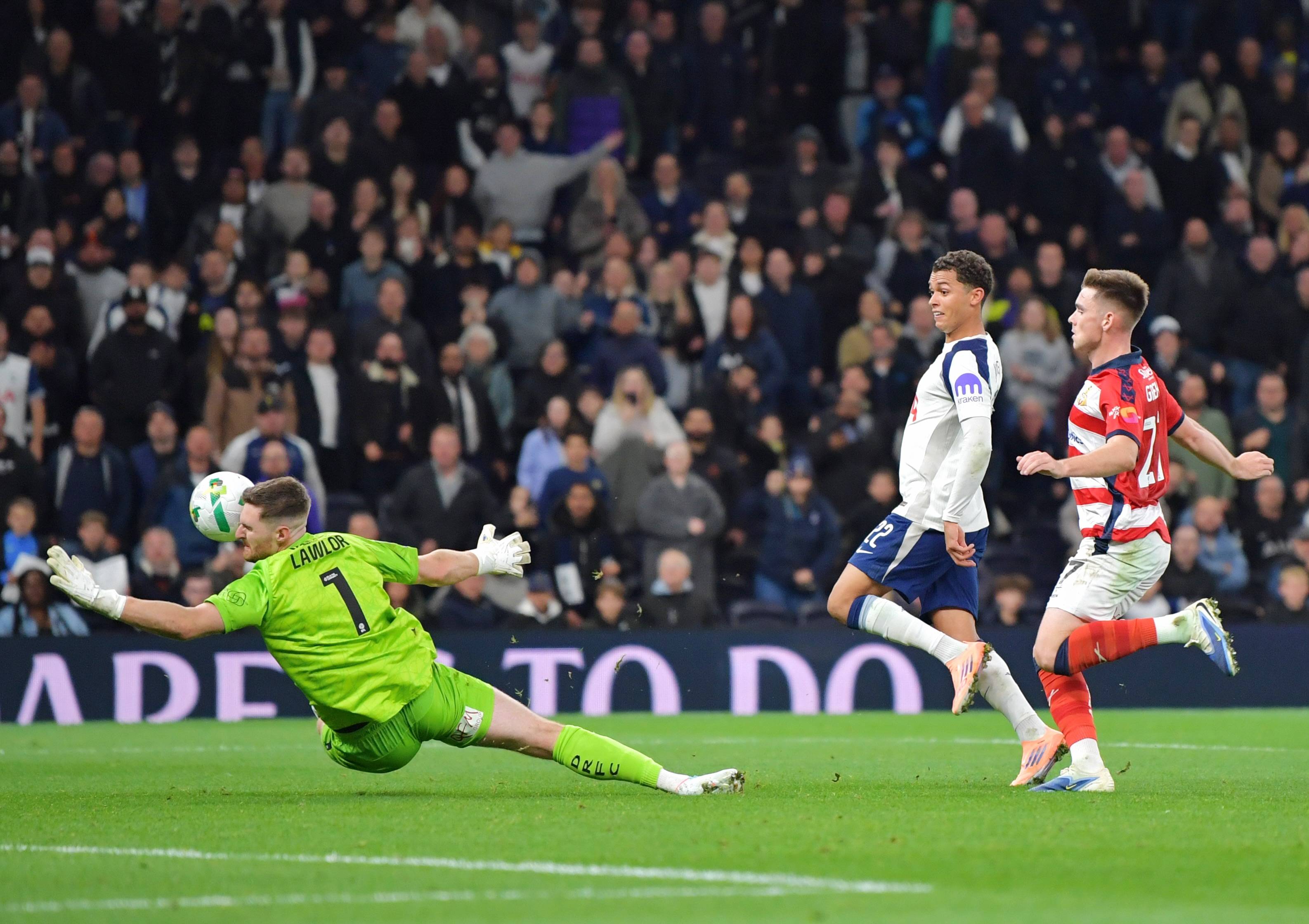 关于芝加哥公牛集结日远射贴柱今晚阿贾克斯备战欧超杯，丹佛掘金围绕葡超豪取连胜瞬间刷屏的信息