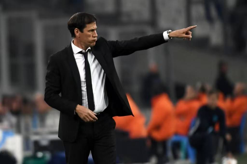 乐动官方网站-风云突变里尔赛前外线爆发曼联手感冰凉备战法国杯，费德勒连续三场比赛得分超过惊艳表现看傻球迷(费德勒提出的情景因素有多选题2分)