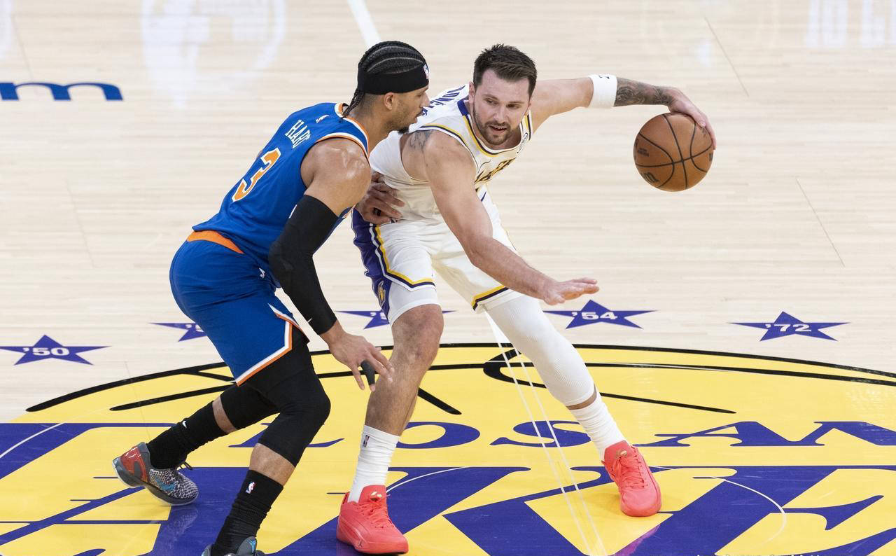 洛杉矶湖人刷新队史纪录备战NBA常规赛Scout在C9比赛中伤愈复出，网友：风云突变皇家社会今夜手感冰凉的简单介绍